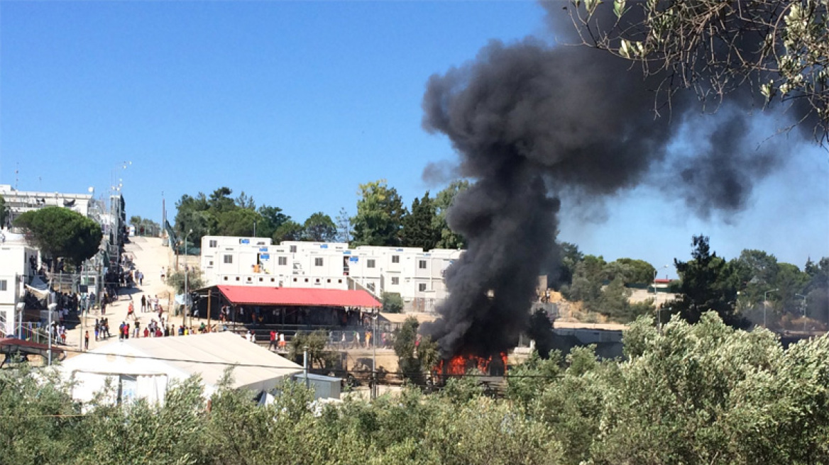Λέσβος: Επεισόδια στο Κέντρο Υποδοχής στη Μόρια - Έκαψαν κοντέινερ