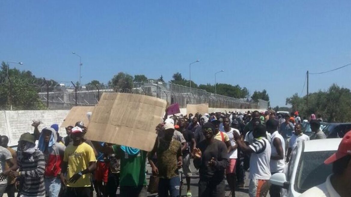 Riots at Lesvos hotspot by African immigrants (photos-video)