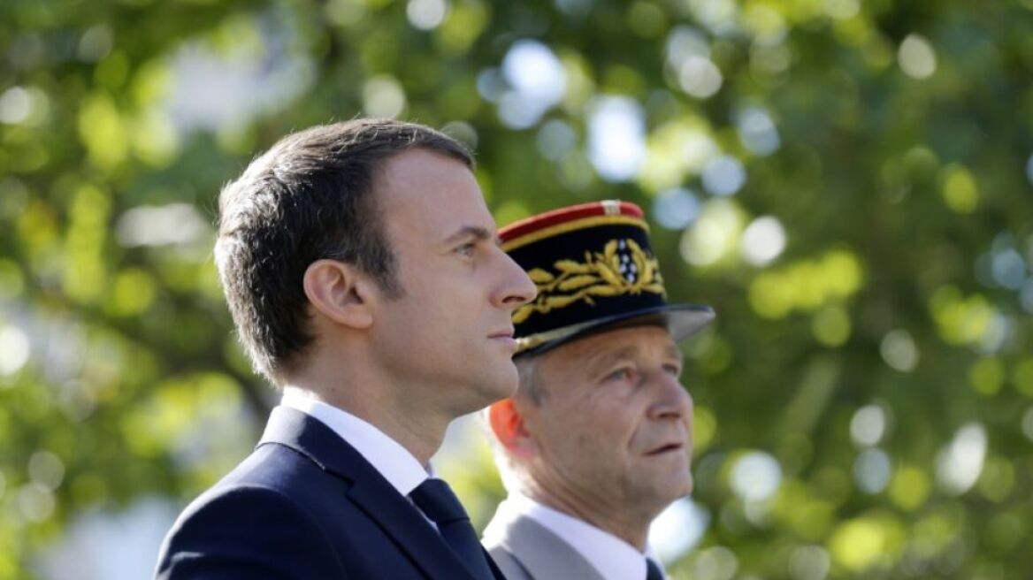 Σάλος στη Γαλλία από την παραίτηση του αρχηγού των ενόπλων δυνάμεων