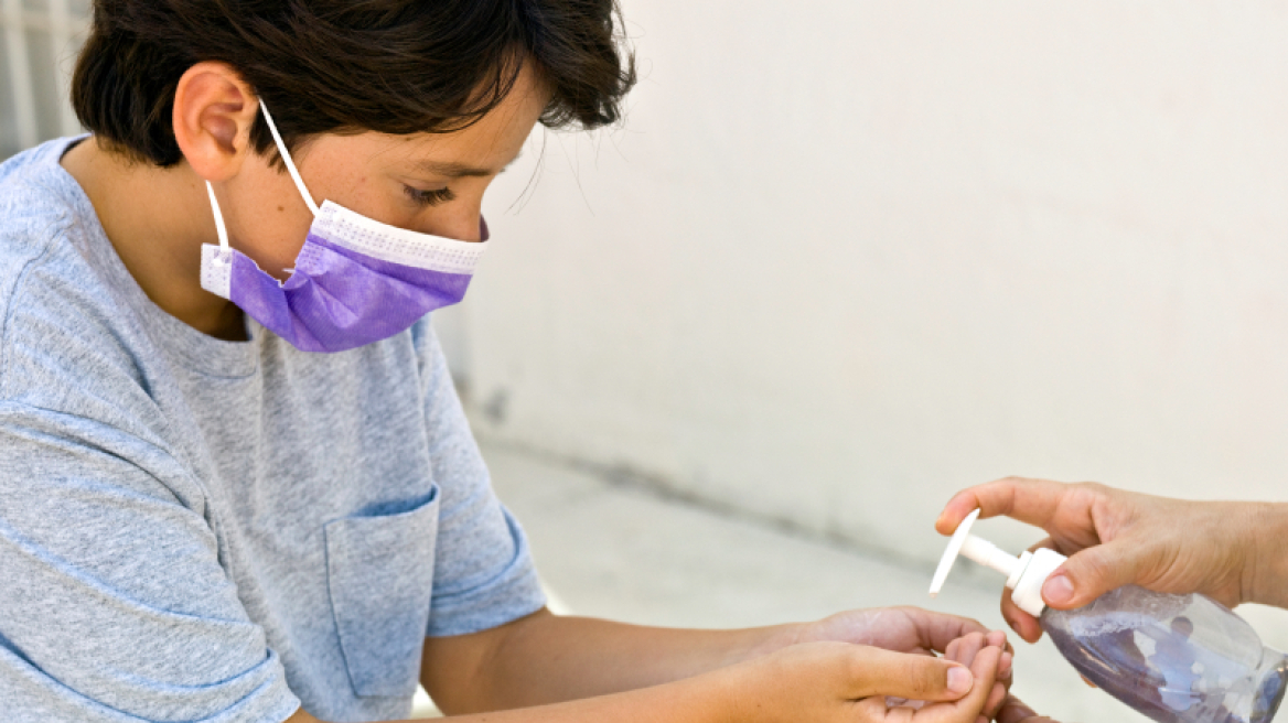 Έρευνα: Η εμμονή σας με την καθαριότητα διαταράσσει την υγεία των παιδιών σας