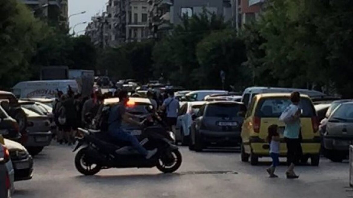 «Πορεία γειτονιάς» από αντιεξουσιαστές στη Θεσσαλονίκη