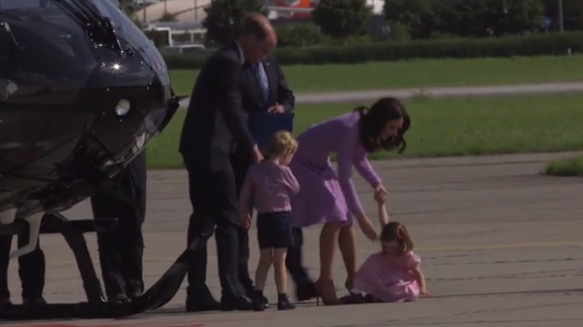 Βίντεο: Ακόμα και οι πριγκίπισσες... στυλώνουν τα πόδια!