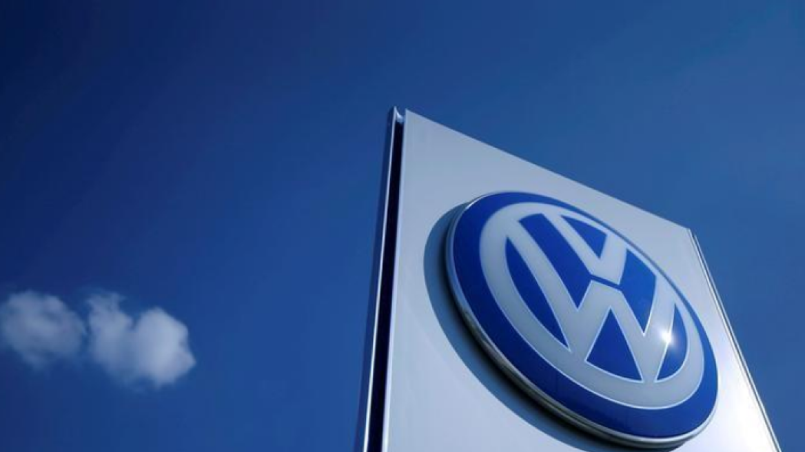 U.S. lawyers suing Volkswagen get $300 million in fees, costs