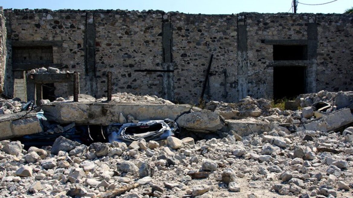 Kos earthquake: “I saw the wall squash the two tourists”, says eyewitness (photos)