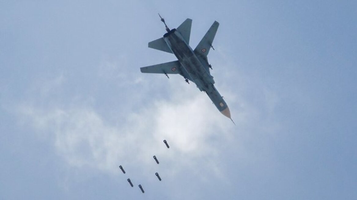 Συριακά αεροσκάφη βομβάρδισαν τζιχαντιστές στη Ράκα