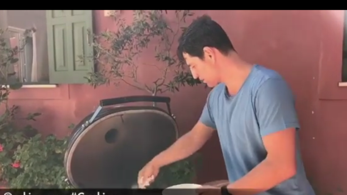 Βίντεο: Ο Ρουβάς φτιάχνει σπιτική πίτσα στα κάρβουνα
