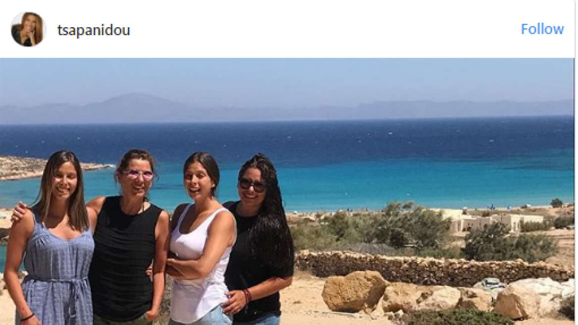 Πόπη Τσαπανίδου: Η φωτογραφία με τις κόρες της στα Κουφονήσια