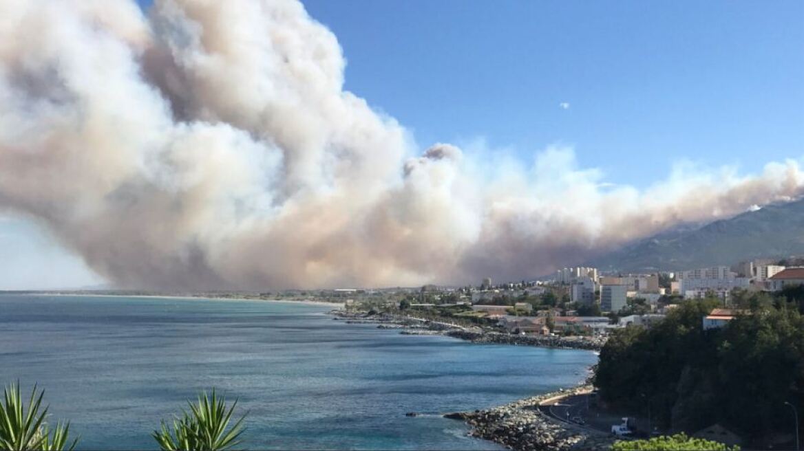 Κορσική και Σαν Τροπέ σε κατάσταση έκτακτης ανάγκης: Η Γαλλία ζητά βοήθεια για τις πυρκαγιές