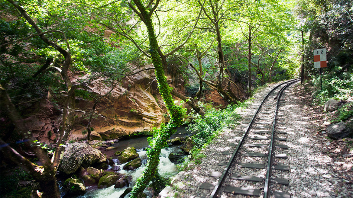 All aboard this magical train ride in the Peloponnese (AMAZING PHOTOS)