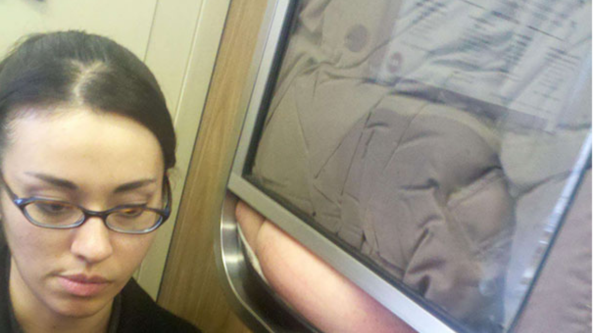 Φωτογραφίες: Δείτε τους πιο... σουρεάλ επιβάτες συρμών μετρό ανά τον κόσμο