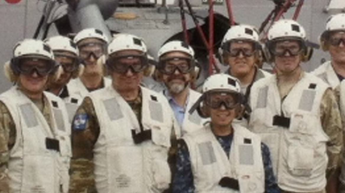 Στο αεροπλανοφόρο George H. W. Bush ο στρατηγός Κωσταράκος