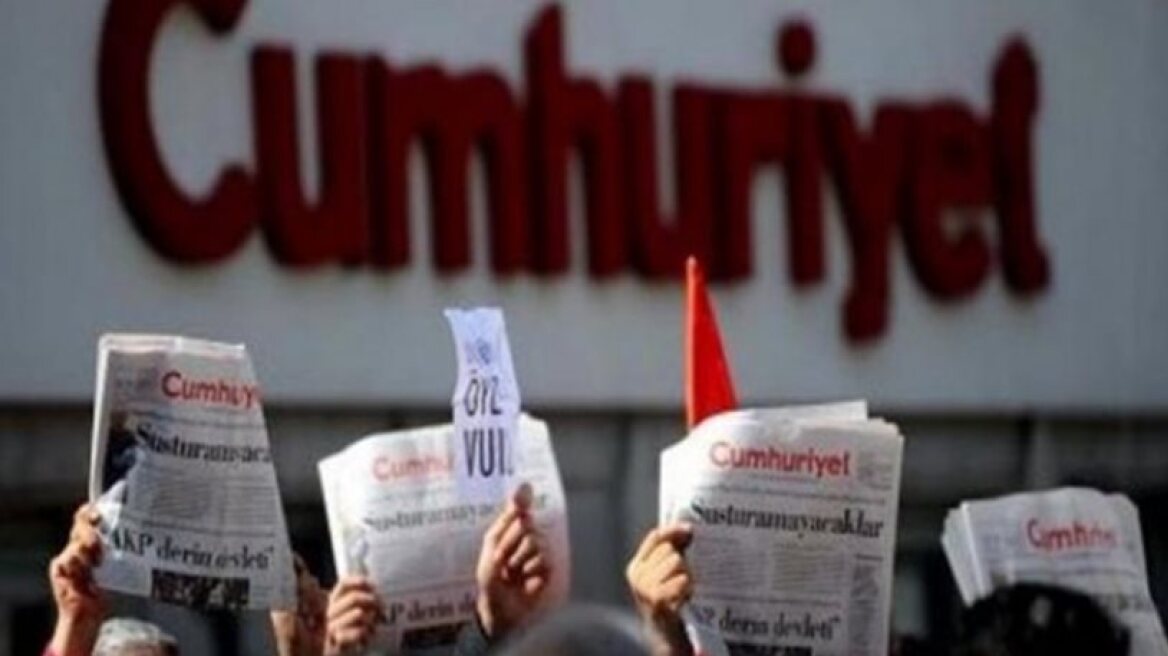 Τουρκία: Αποφυλακίστηκαν 7 από τους 19 δημοσιογράφους της Τζουμχουριέτ