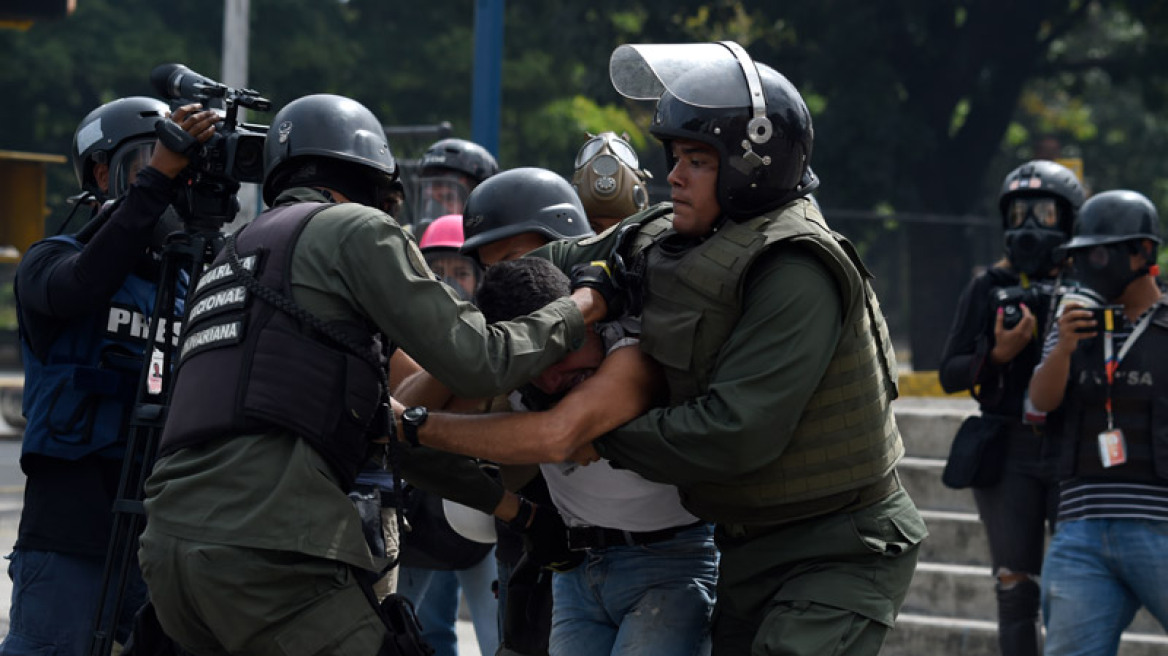 Χάος στη Βενεζουέλα: Πέντε νεκροί σε δύο μέρες - Την Κυριακή οι εκλογές
