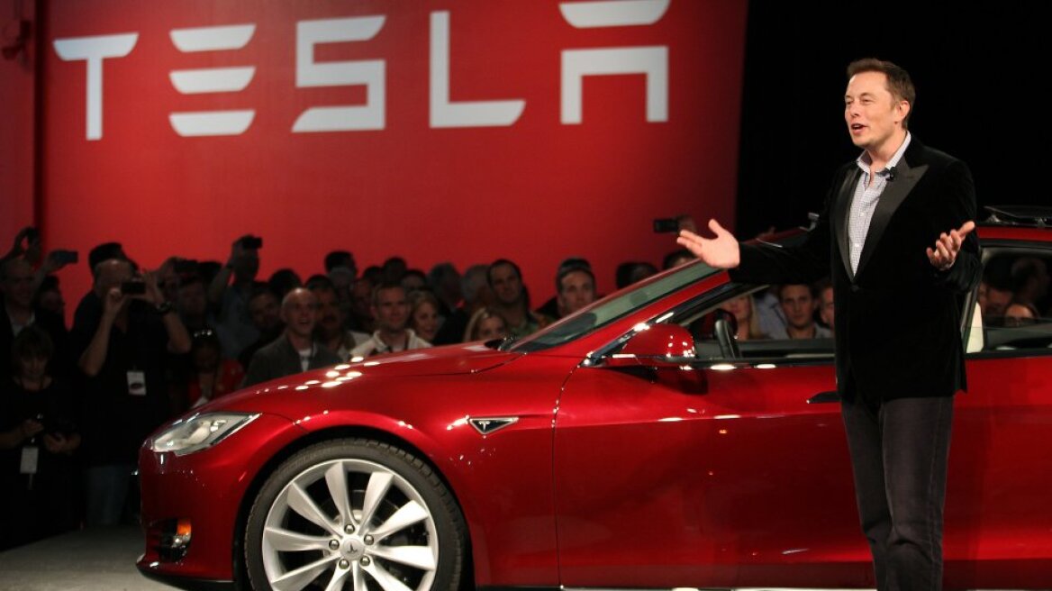 Σόου του Ελον Μασκ για να παρουσιάσει το νέο αυτοκίνητο της Tesla