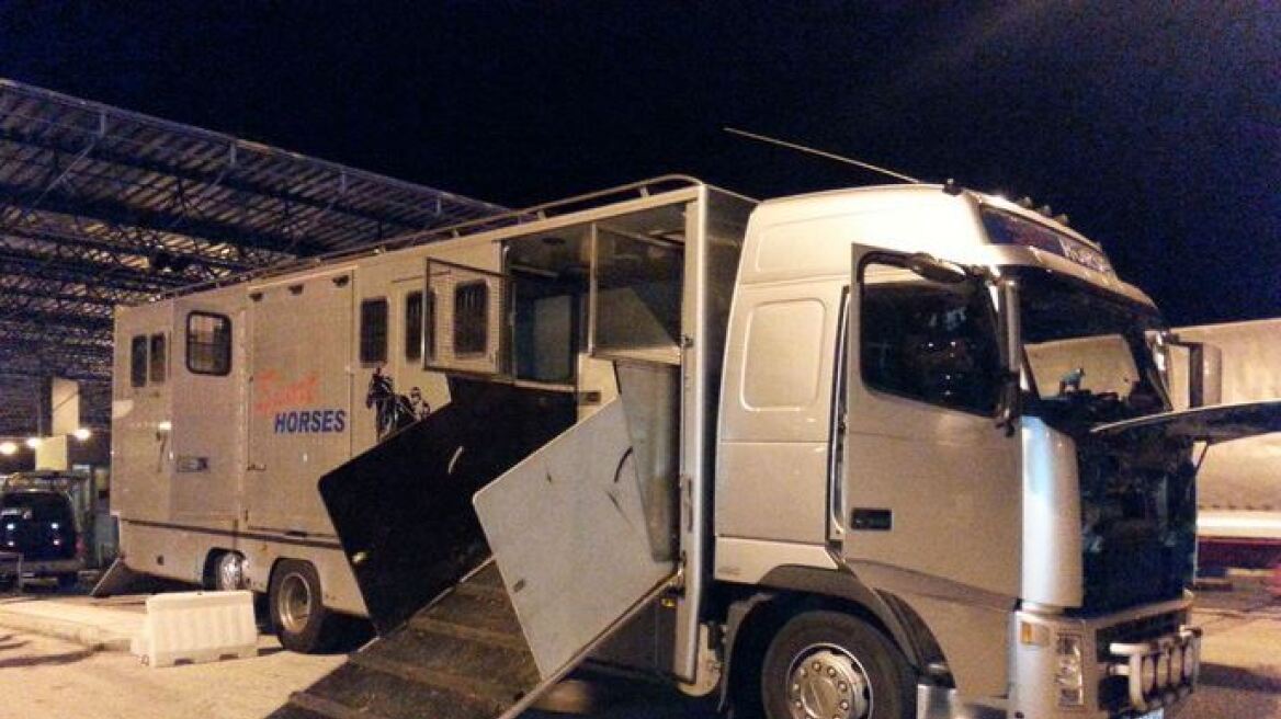 Θεσσαλονίκη: 22 μετανάστες ήταν κρυμμένοι σε φορτηγό 