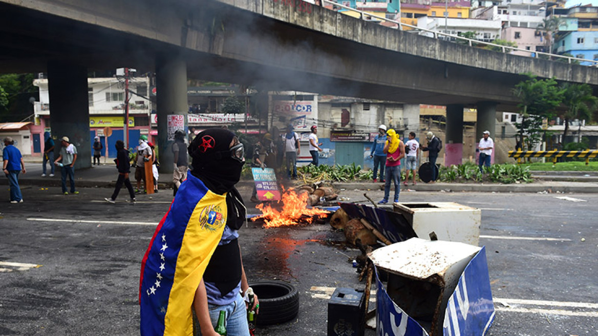 Εκτός ελέγχου η κατάσταση στη Βενεζουέλα: Τέσσερις νεκροί ανήμερα των εκλογών