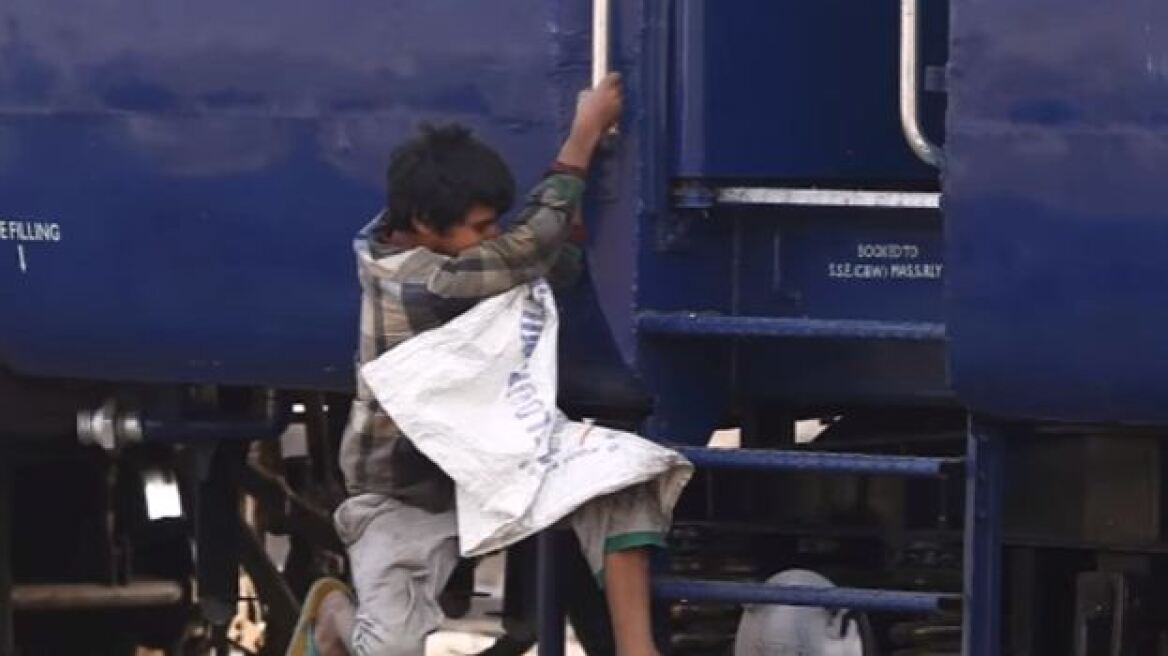 Χιλιάδες παιδιά πέφτουν θύματα απαγωγής κάθε χρόνο στο σιδηροδρομικό δίκτυο της Ινδίας