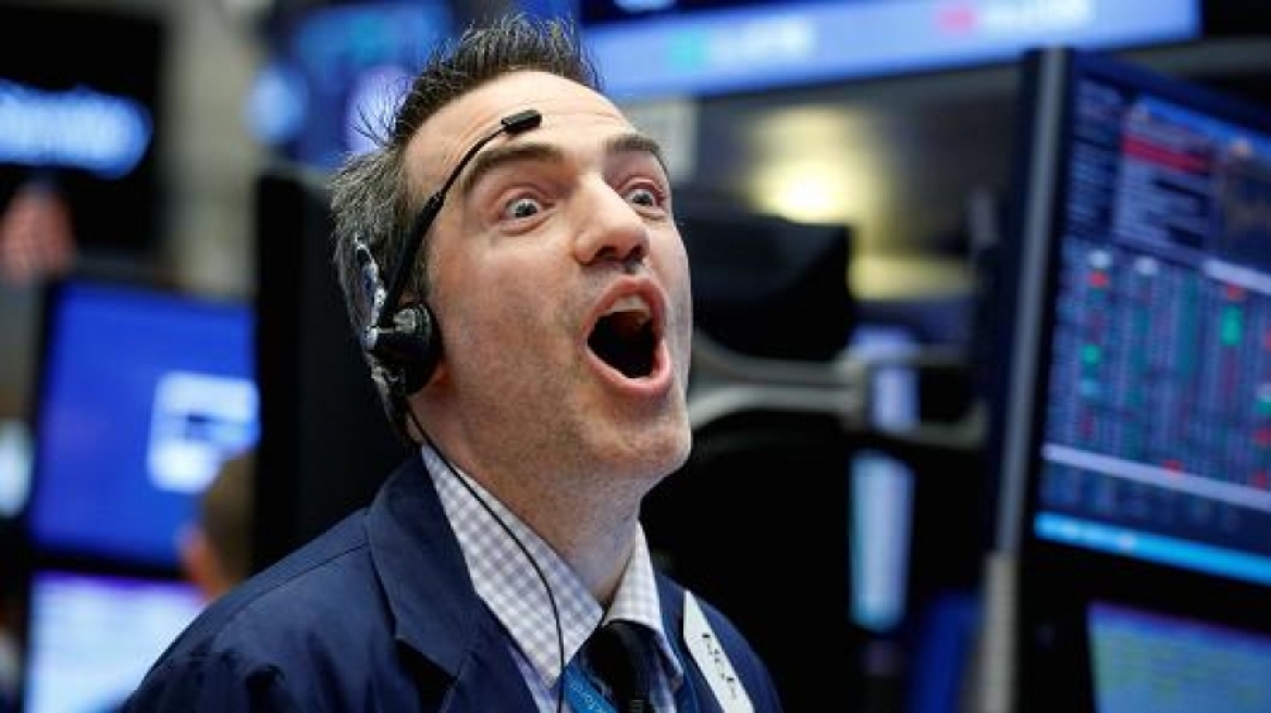 Μια «ανάσα» από τις 22.000 μονάδες έκλεισε ο Dow