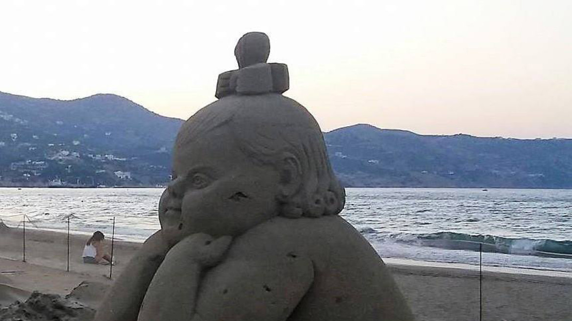 Κρήτη: Γλυπτά στην άμμο «φωνάζουν» για την προστασία του θαλάσσιου περιβάλλοντος