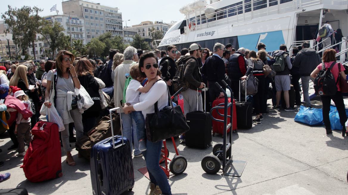 Αυξημένη κίνηση στα λιμάνια - Μόνο χθες από τον Πειραιά αναχώρησαν 23.036 επιβάτες