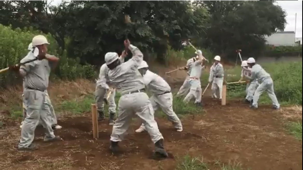 Japanese workers doing…their job! (AMAZING VIDEO)