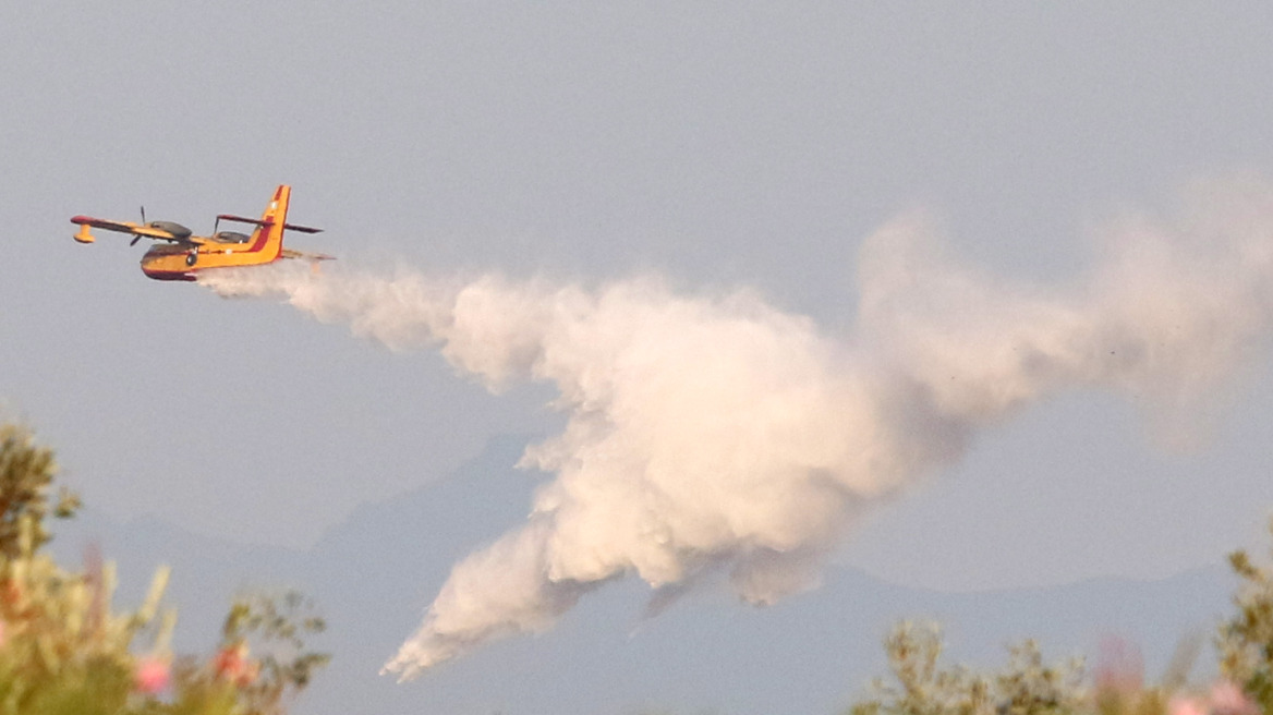 Δύο ελληνικά πυροσβεστικά αεροσκάφη στις φωτιές της Αλβανίας