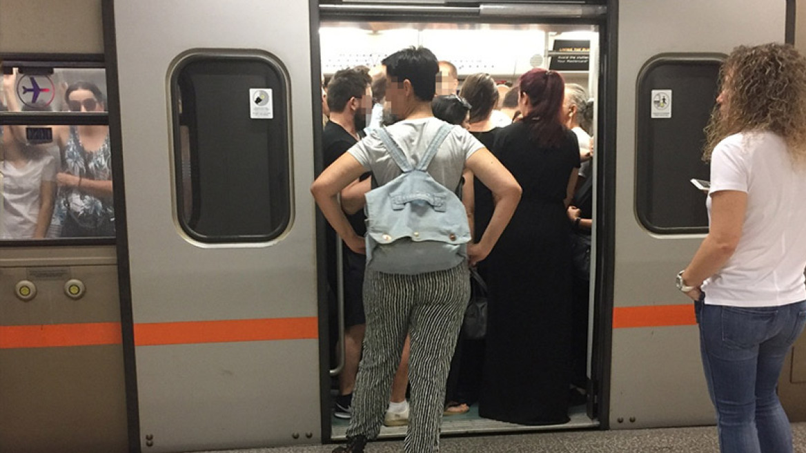 «Γολγοθάς» στο μετρό: Χάος και συνωστισμός από τα αραιά δρομολόγια