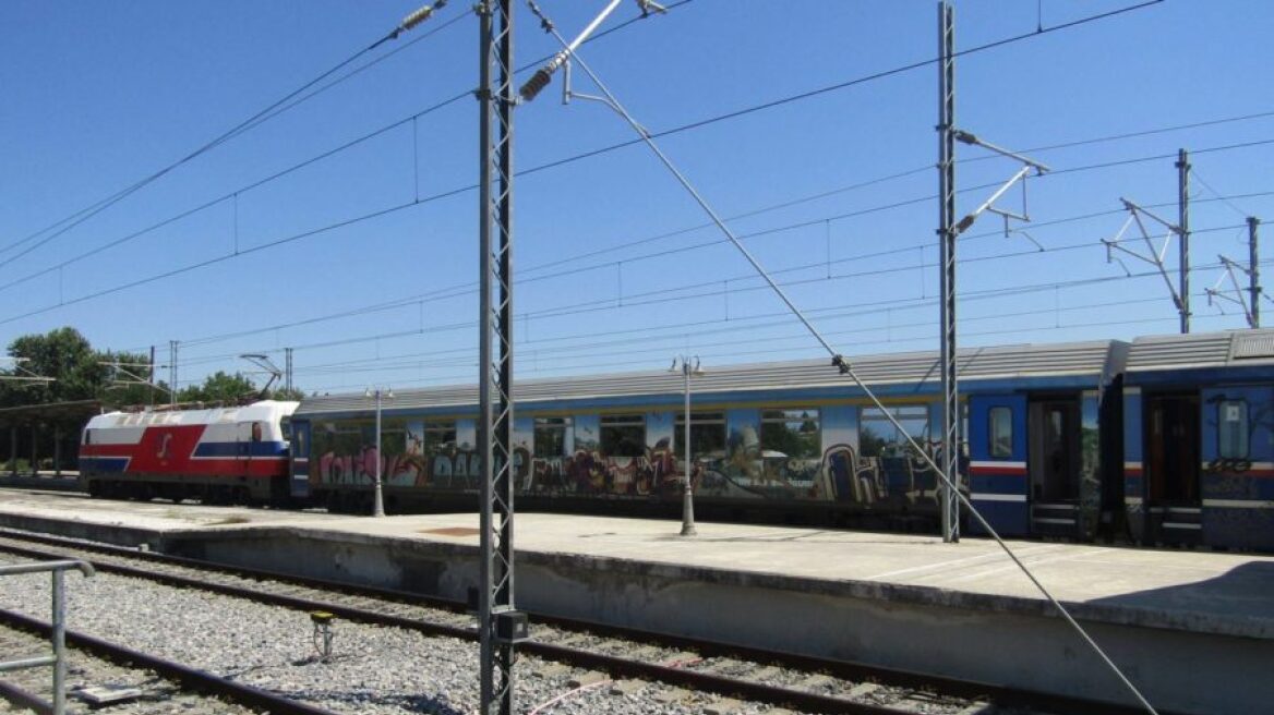 Κλειστή η σιδηροδρομική γραμμή Αθηνών-Θεσσαλονίκης λόγω εκτροχιασμού τρένου