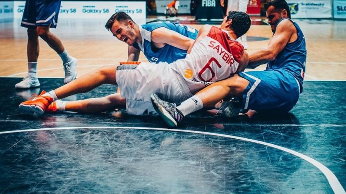 Εθνική Εφήβων: Κατέρρευσε και αποκλείστηκε από τα ημιτελικά του Ευρωμπάσκετ