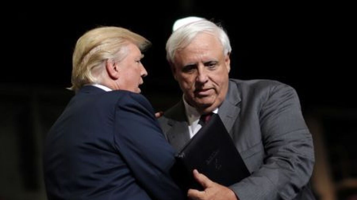West Virginia governor switches parties & joins Trump’s Republicans