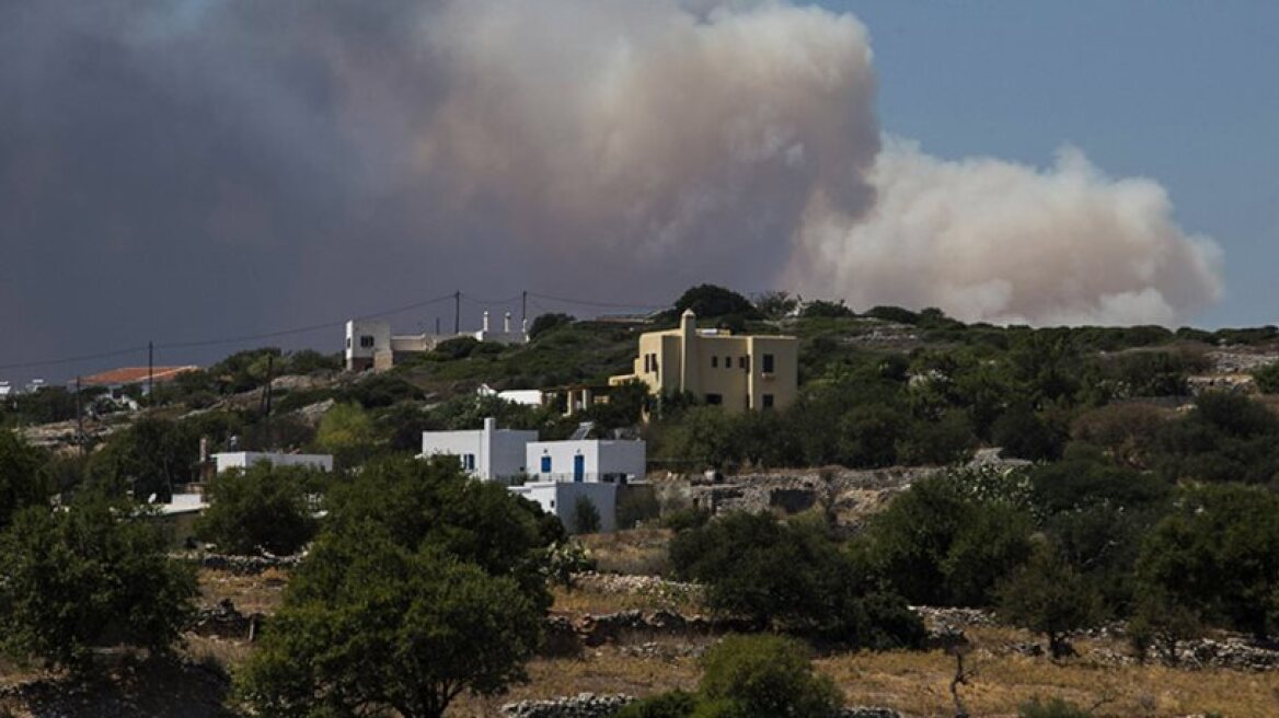  Fires rage at the island of Kythera, Greece!