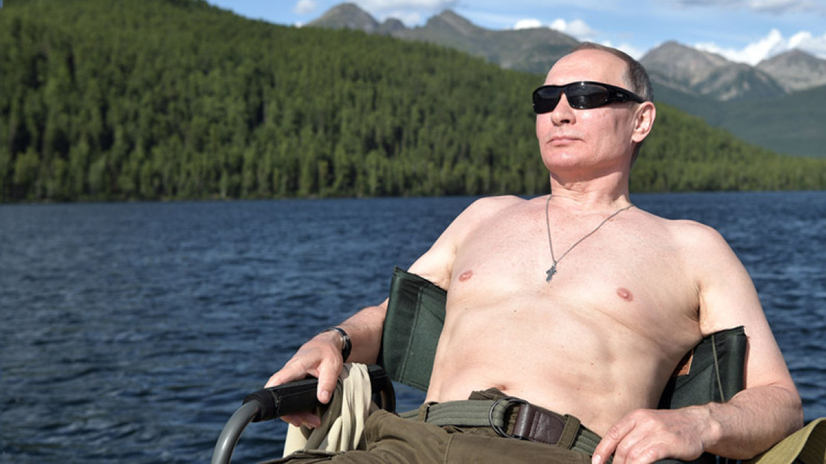 Τι ψάρια πιάνει ο Πούτιν στη Σιβηρία; Η πέστροφα «τρόπαιο» και η σέξι ηλιοθεραπεία