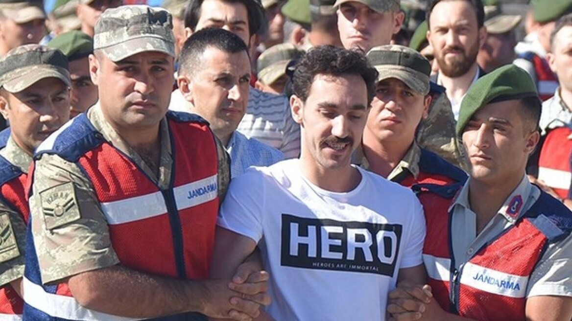 Ερντογάν: Τέλος τα μπλουζάκια κρατουμένων με τη λέξη «ήρωας»