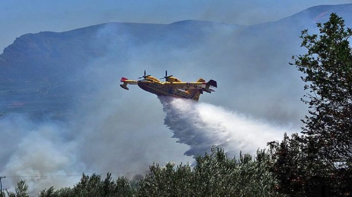 Μεγάλη φωτιά στα Καστάνια Μεσσηνίας