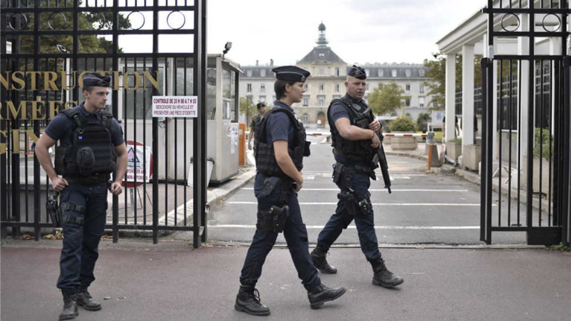 Παρίσι: Πυροβόλησαν και συνέλαβαν ύποπτο για την επίθεση στους στρατιώτες