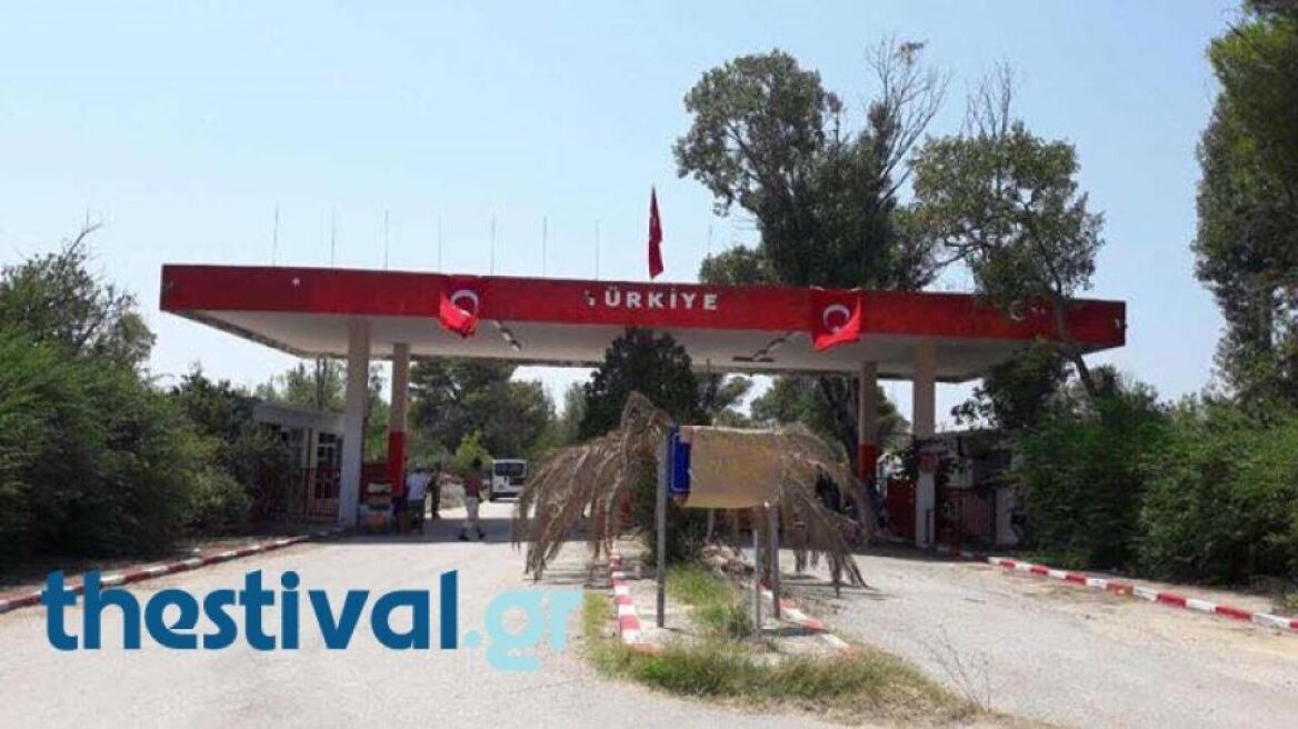 Φωτογραφία: Σήκωσαν τουρκικές σημαίες σε camping του ΕΟΤ στην Επανομή