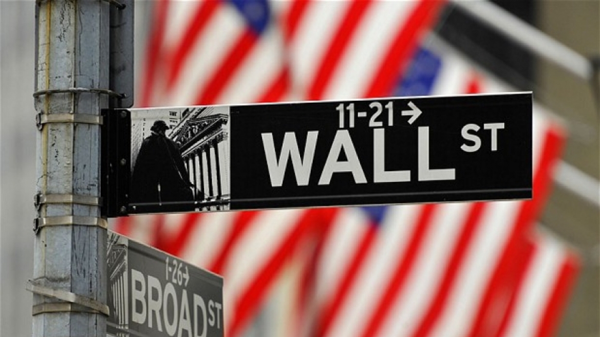 «Ψύχραιμη» πτώση στη Wall Street
