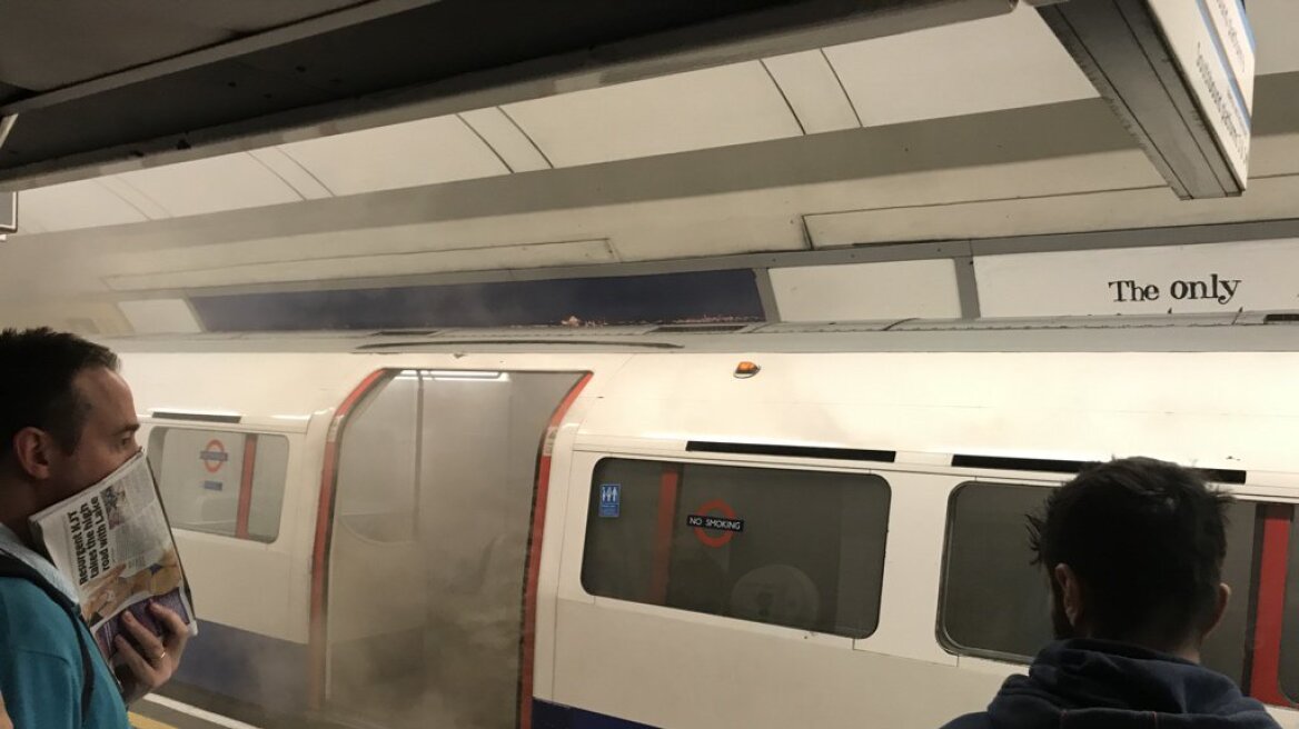 Φωτιά σε τρένο στο μετρό του Λονδίνου: Το εγκατέλειψαν οι επιβάτες
