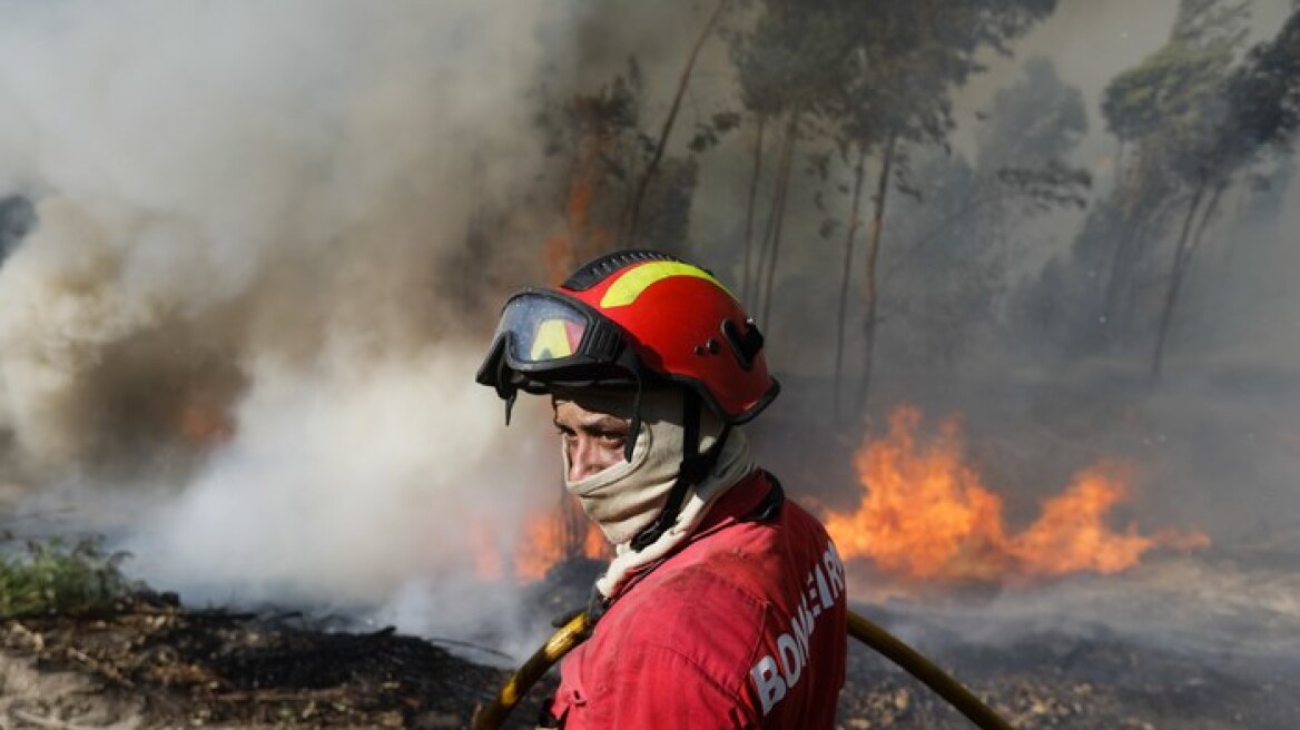 Βίντεο: Τεράστιες πυρκαγιές καίνε κεντρική Πορτογαλία και Κορσική