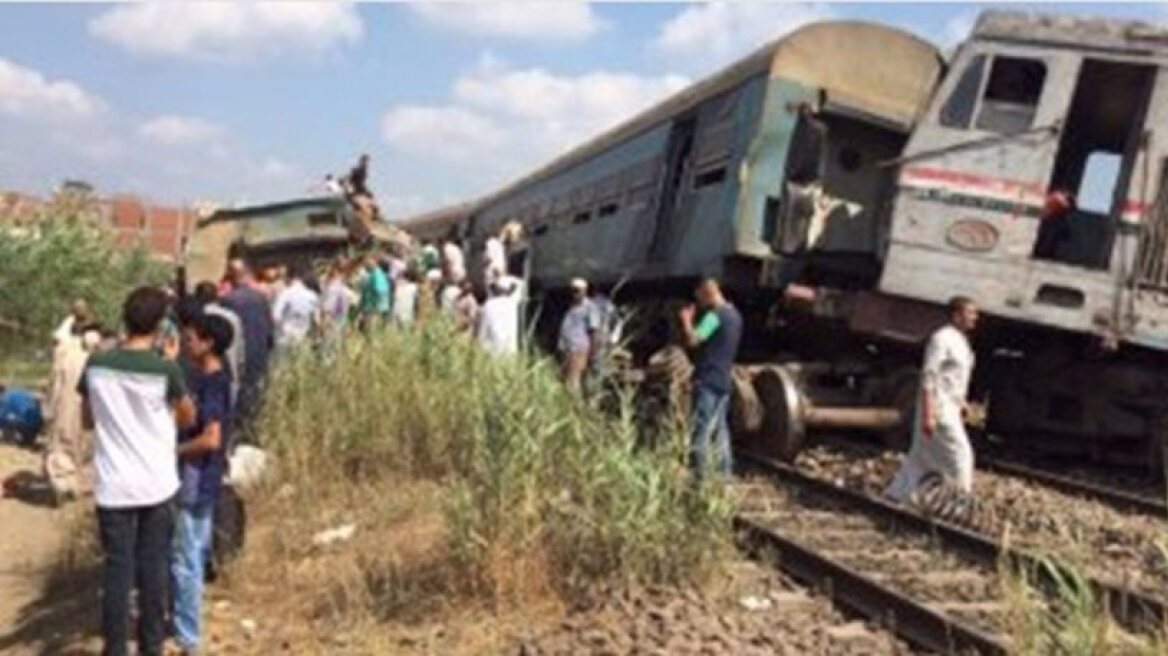 Αίγυπτος: Υπό κράτηση οι μηχανοδηγοί των τρένων που συγκρούστηκαν