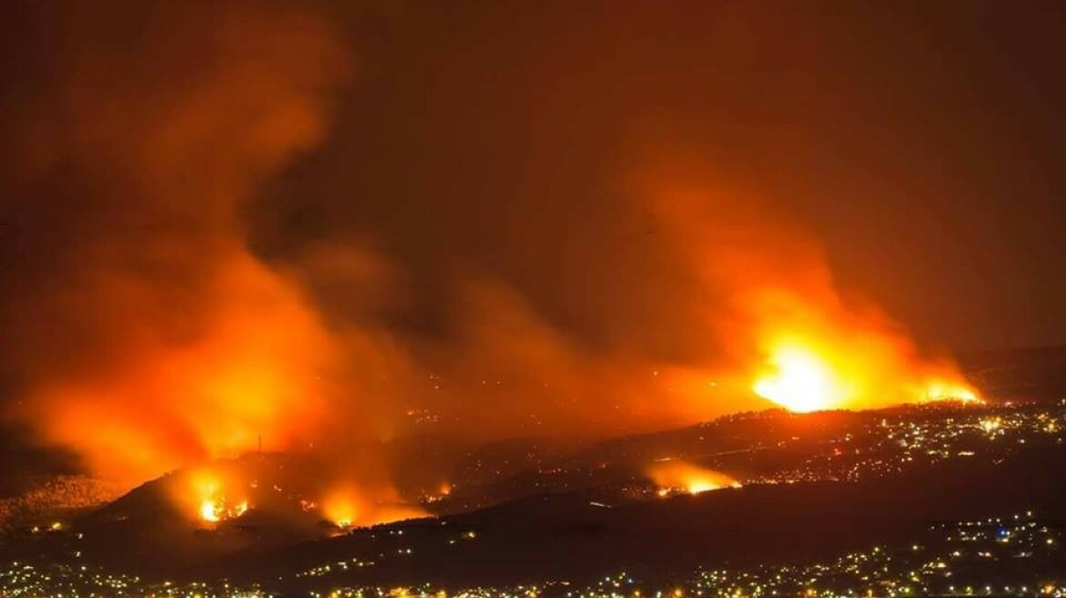Απίστευτες εικόνες: Η μεγάλη φωτιά του Καλάμου από την Εύβοια