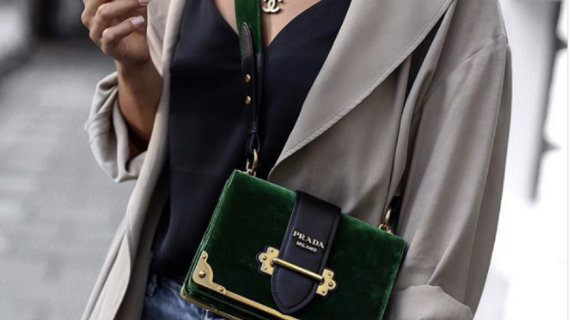 Yπάρχει μια καινούρια “It” τσάντα και είναι Prada