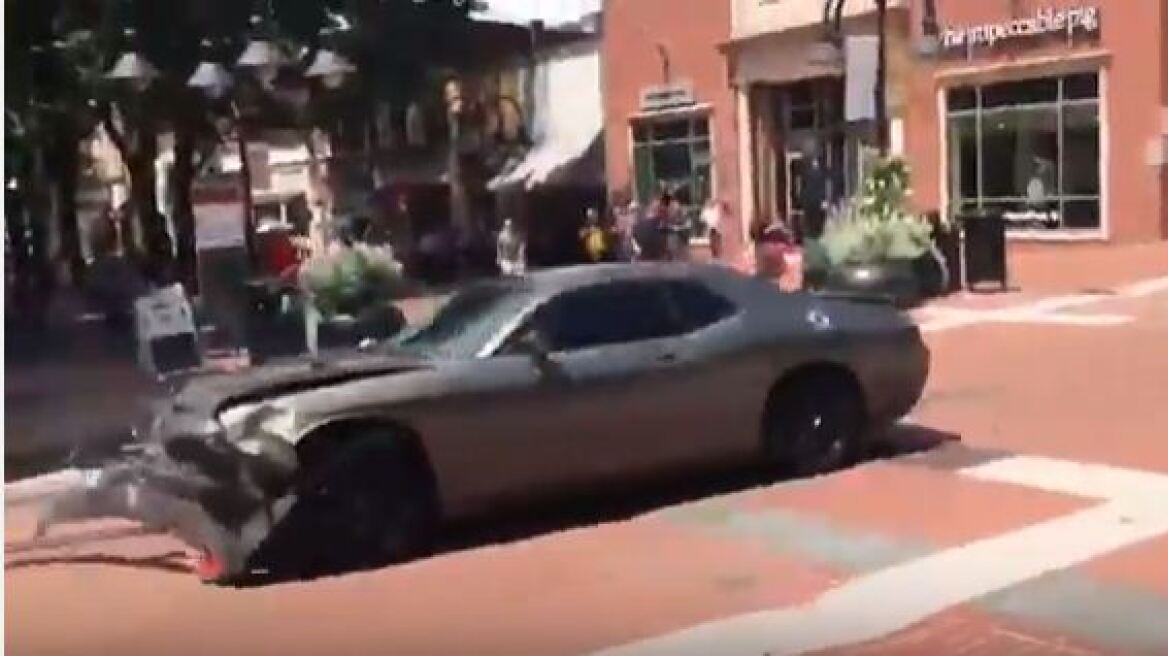 Βίντεο - ντοκουμέντο: Η στιγμή που το αυτοκίνητο πέφτει πάνω στους διαδηλωτές στην Βιρτζίνια