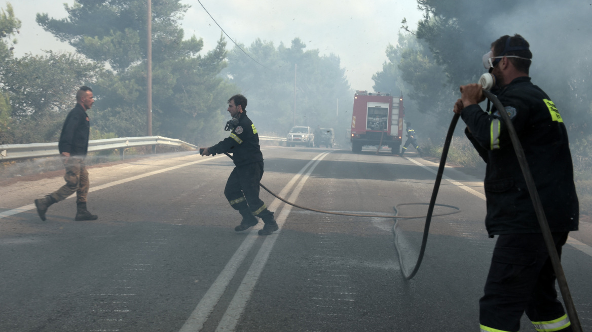 Έρχεται βοήθεια από την Κύπρο για τις πυρκαγιές: 60 άντρες και έξι οχήματα