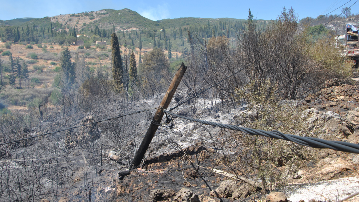 Καλύτερη εικόνα σε Ζάκυνθο, Κάλαμο, Ηλεία: Χωρίς ενεργά μέτωπα οι φωτιές