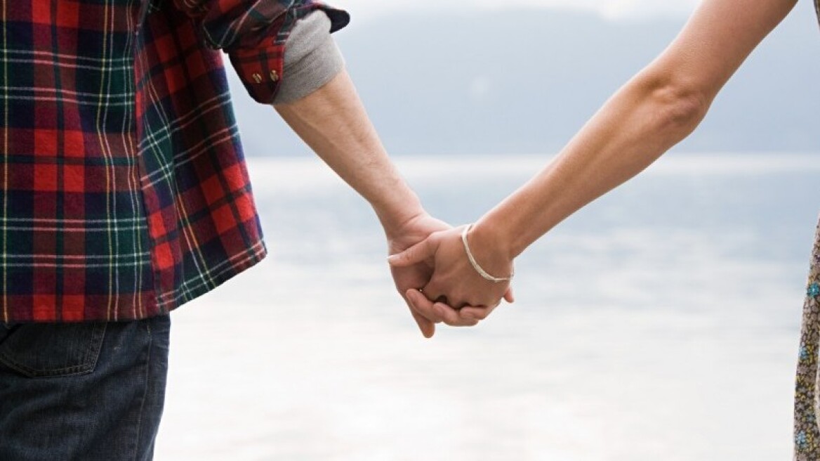 Αυξάνεται ο αριθμός των ζευγαριών που επιλέγουν σύμφωνο συμβίωσης αντί γάμου