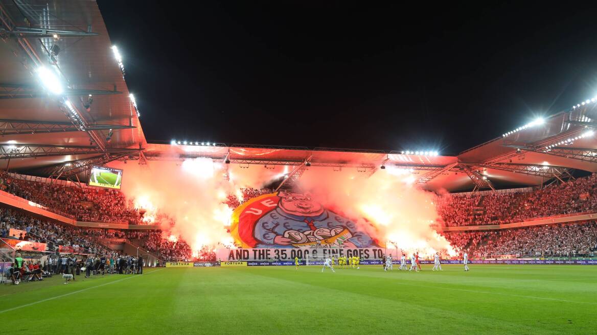 Βίντεο: Τρομερό πανό των οπαδών της Λέγκια Βαρσοβίας κατά της UEFA