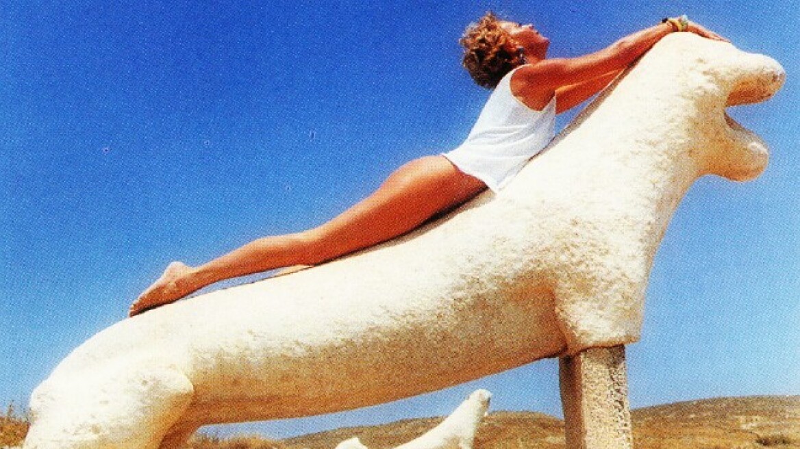 Η γυμνή φωτογράφιση της Ζωής Λάσκαρη στο Playboy που έγραψε ιστορία 