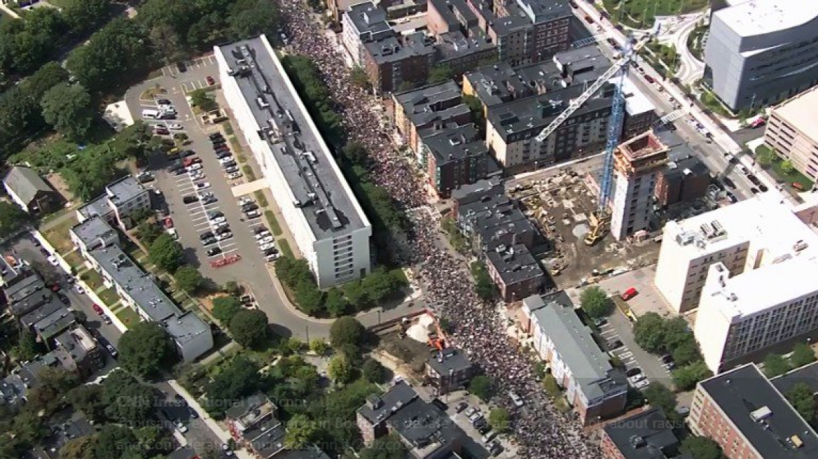 Βοστόνη: Χιλιάδες διαδηλωτές κατά του ρατσισμού μία βδομάδα μετά το Σάρλοτσβιλ