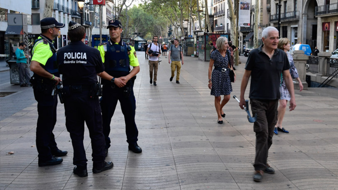 Βαρκελώνη: Ακόμα δεν έχουν βρει τον οδηγό του βαν που σκότωσε 13 και τραυμάτισε 126